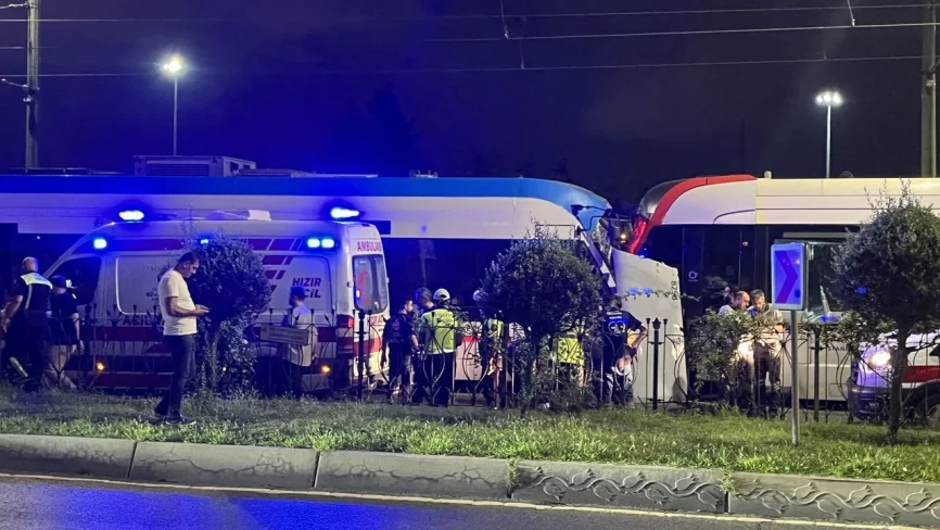 İki tramvay kafa kafaya çarpıştı! Can pazarı yaşanıyor…