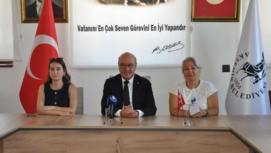 Akşehir Belediye Başkanı Köksal ve 14 meclis üyesi CHP’den istifa etti