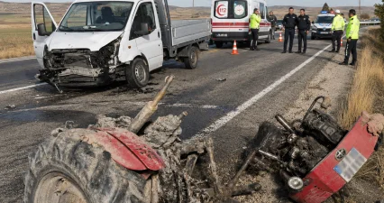 Karaman-Konya yolunda kamyonet ile traktör çarpıştı: 2 yaralı