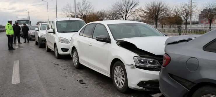 Konya’da 6 araçlı zincirleme kazada bir sürücü yaralandı