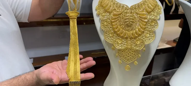 Düğünlerin cep yakan yeni trendi: Altın kravat