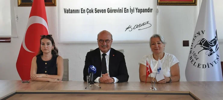 Akşehir Belediye Başkanı Köksal ve 14 meclis üyesi CHP’den istifa etti